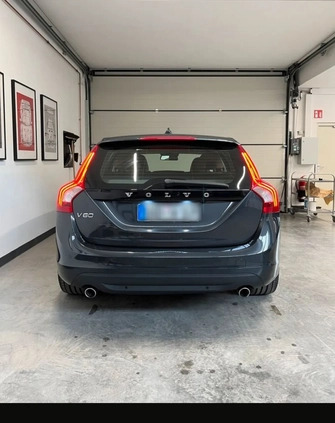 Volvo V60 cena 46000 przebieg: 226000, rok produkcji 2011 z Strzelce Opolskie małe 46